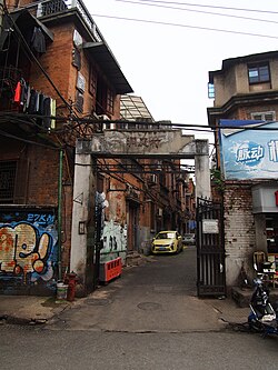 Old buildings in Dongting Community in 2016