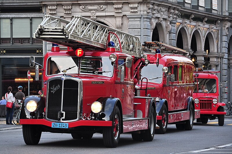 File:10 Jahre SRZ - Schutz & Rettung Zürich - 'Parade' (Kapellergasse) 2011-05-13 20-28-04 01.JPG