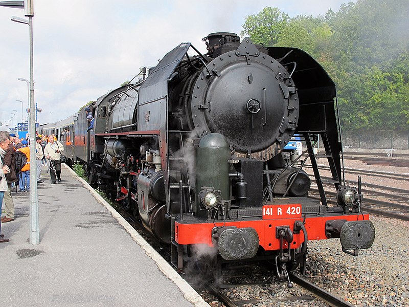 File:141-R-420 gare de Longueville.jpg