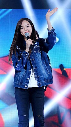 Джуён на выступлении After School, ноябрь 2014 года
