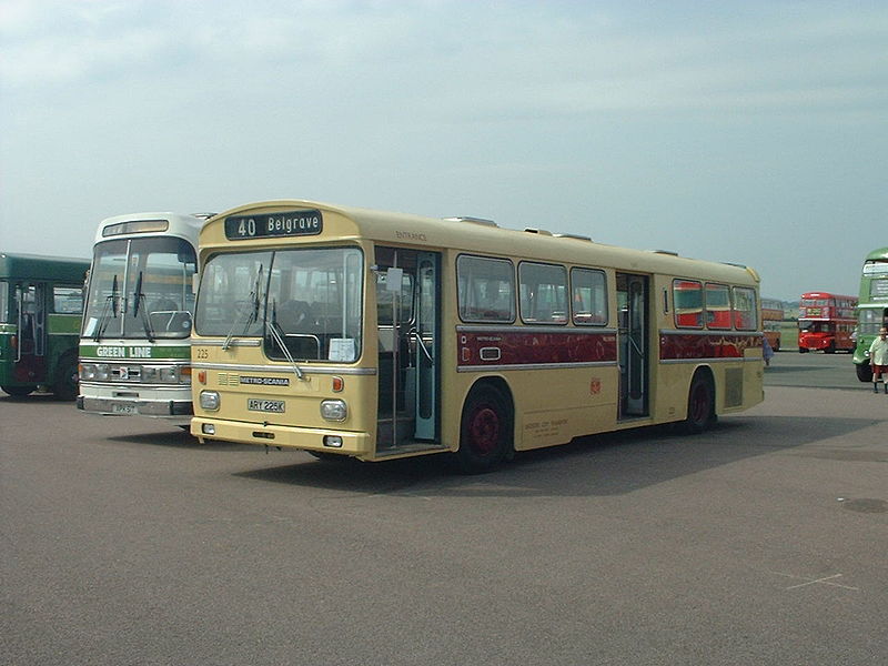 File:2003 North Weald bus rally 8.jpg