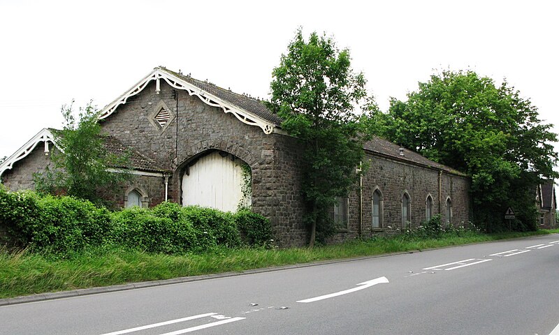 File:2007 at Axbridge station site - goods shed.jpg