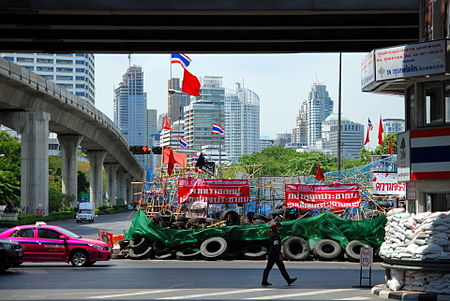 ไฟล์:2010_0513_corner_rama_4_and_silom.JPG