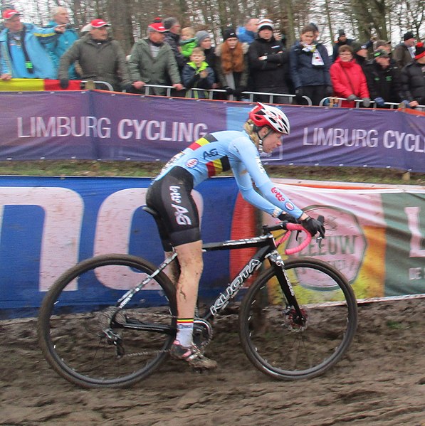 File:2018 WK Veldrijden Valkenburg Vrouwen Beloften 057.jpg