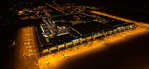 Flughafen Berlin Brandenburg: Flughafenanlagen, Verkehr, Statistik