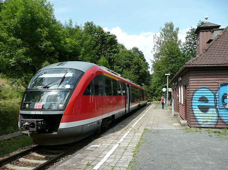 File:642 631-6 Müglitztalbahn Oberschlottwitz 01.JPG