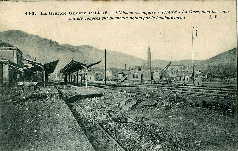 File:AR 445 - La Grande Guerre 1914-15 - L'Alsace reconquise - THANN - La gare, dont les voies ont été coupées sur plusieurs points par le bombardement.JPG