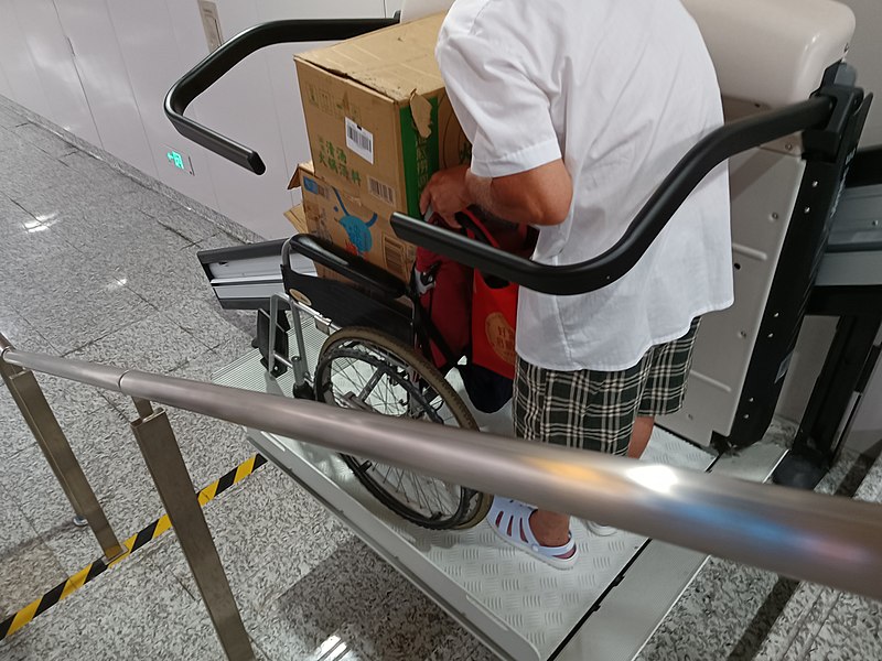 File:A man using accessible elevator in Guoquan Road Station.jpg