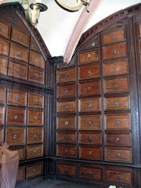 File:Altes Archiv in der Gerichtslaube zu Freiburg 2.jpg