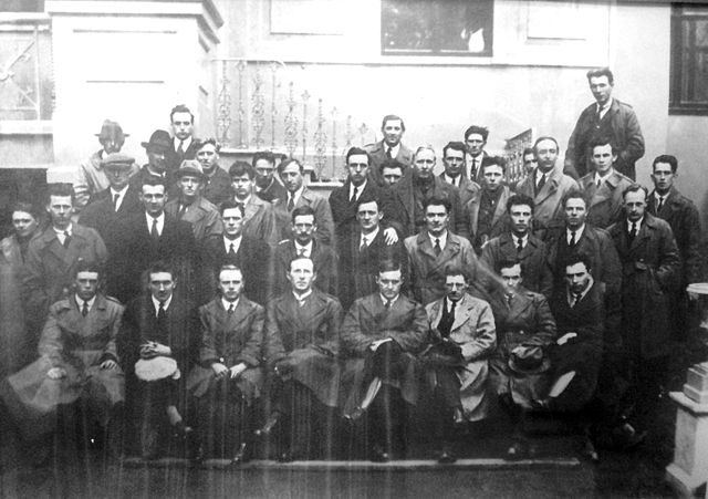 Liam Lynch with some of his divisional staff and officers of the brigades including the 1st Southern Division who attended as delegates to the Anti-tr