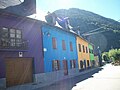 Maisons aux façades de différente couleurs