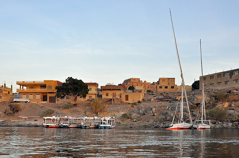 File:Aswan Nile R46.jpg