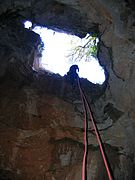 Descente dans un aven, Hérault, France.