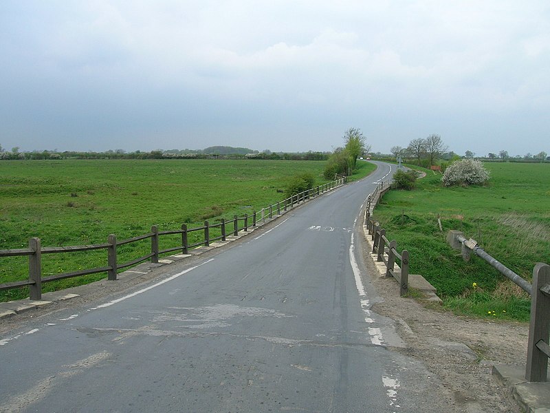 File:B1228 towards Sutton upon Derwent - geograph.org.uk - 2359341.jpg