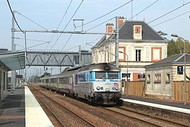 BB 67400 et Corail à Clisson (2014)