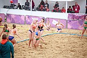 Deutsch: Beachhandball bei den Olympischen Jugendspielen 2018; Tag 6, 12. Oktober 2018; Mädchen, Hauptrundenspiel – Ungarn-Niederlande 2:1 English: Beach handball at the 2018 Summer Youth Olympics at 12 October 2018 – Girls Main Round – Hungary-Netherlands 2:1