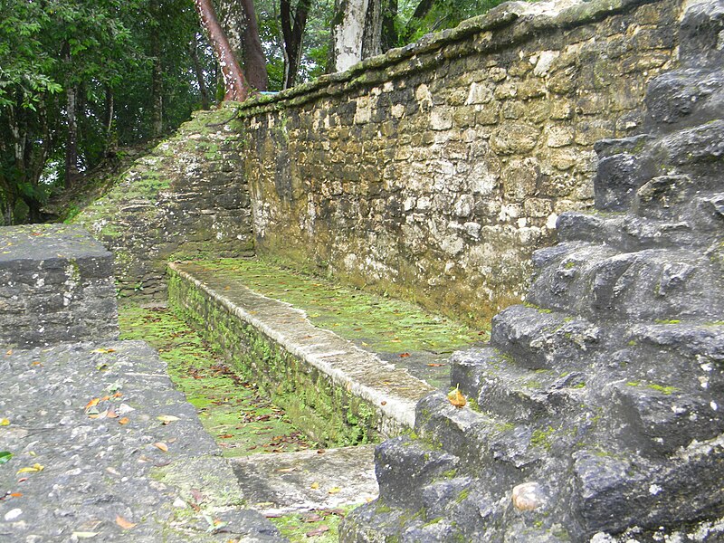 File:Belize, Cahal Pech Laslovarga014.JPG