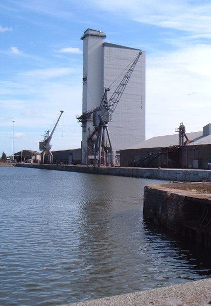 The grain storage tower in King's Lynn can also be seen from many parts of the Wash