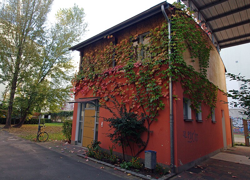 File:Berlin schoeneberg crellestrasse 16 hofgebaeude 16.10.2011 16-15-45.JPG