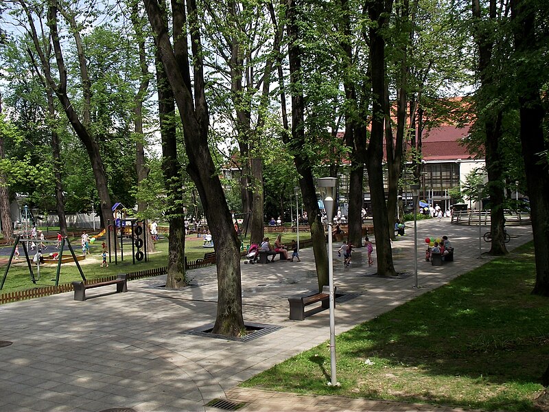 File:Bielsko-Biała, Park Słowackiego.jpg