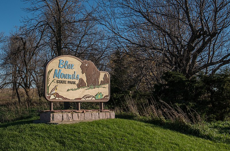 File:Blue Mounds State Park, Minnesota Welcome Sign (39269781170).jpg