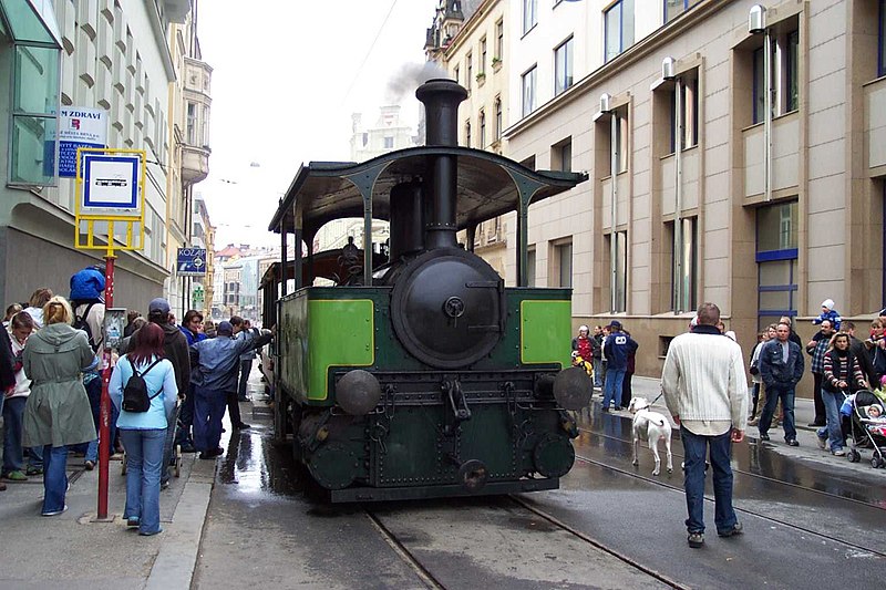 File:Brno, Moravské náměstí, parní tramvaj.jpg