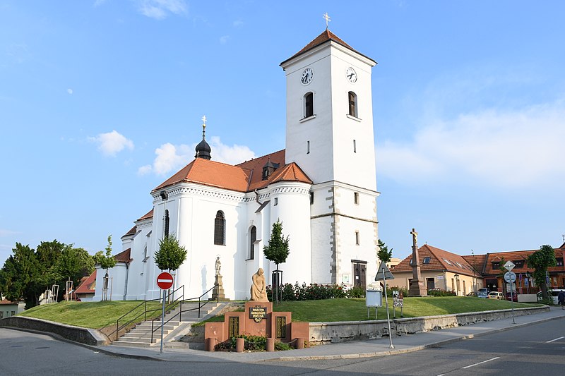 File:Brno-Líšeň-kostel2018.jpg