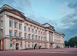 Buckingham Palace London Morning 2020 04.jpg