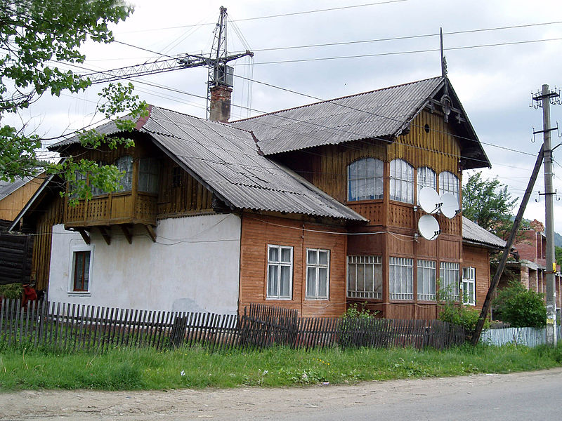 File:Building in Verkhovyna (01).jpg