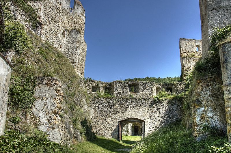 File:Burg Seebenstein 14.jpg