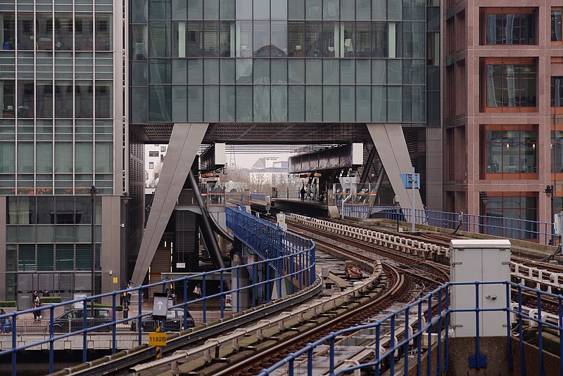 File:Canary Wharf DLR station MMB 08.jpg