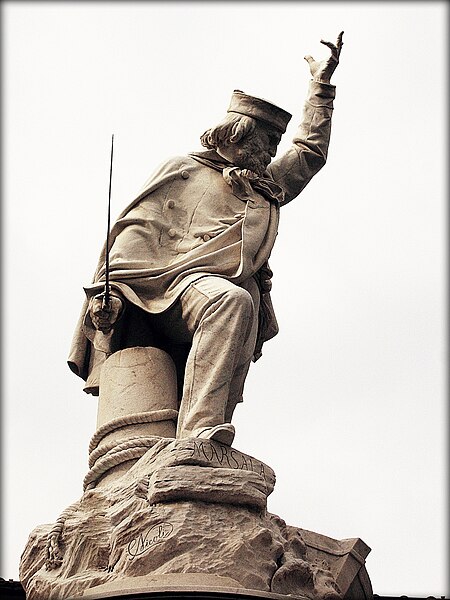 File:Carrara, Piazza Garibaldi, Monumento a Garibaldi.jpg