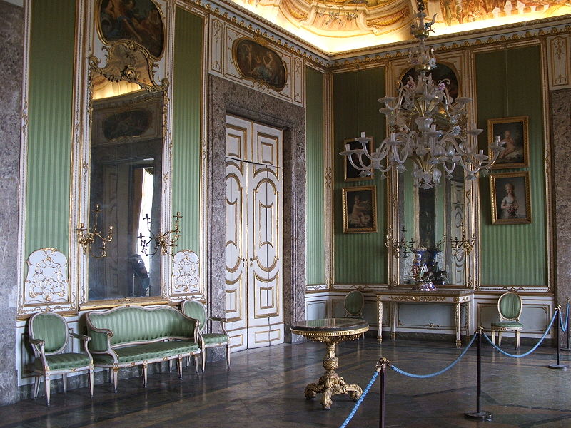 File:Caserta-reggia-15-4-05 053.jpg