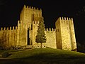 Castelo de Guimarães (Portugal).jpg