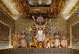 Un pandal pour la Durga Puja à Calcutta. Évènement religieux, social, artistique et culturel annuel classé au patrimoine immatériel de l'humanité.