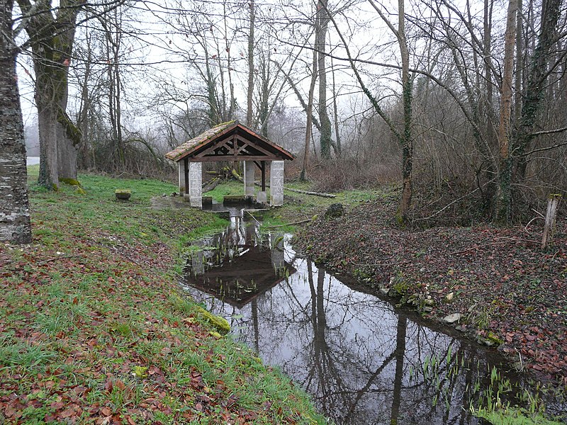 File:Chapdeuil lavoir les Champs.JPG