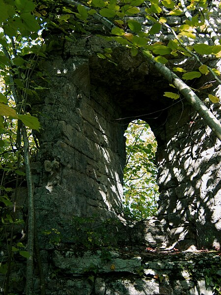 File:Chateau Montferrand Le Chateau (pan de mur. detail2).jpg