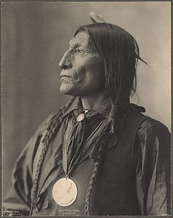 Chief Wolf Robe, cheyenne. Photographié par Frank Rinehart en 1898.