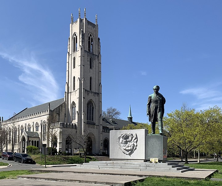 File:Church of the Pilgrims and Taras Shevchenko Memorial.jpg