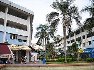 <span class="mw-page-title-main">Clementi, Singapore</span> Planning Area and HDB Town in West Region ----, Singapore