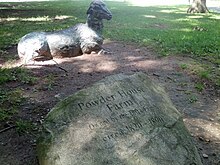 Pietra commemorativa nell'ex sito di Powderhouse Farm.jpg