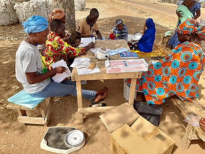 Medical consultations for pregnant women and mothers of young children in Cameroon Consultation des femmes et des bebes.jpg