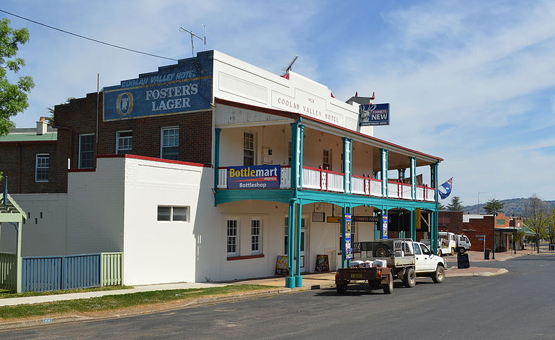 File:Coolah Valley Hotel 004.JPG