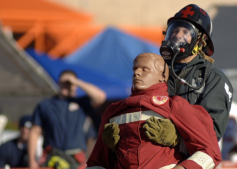 File:Cory McGee, Whiteman AFB, carries dummy in the Firefighter Combat Competition at Morrow, GA.jpg