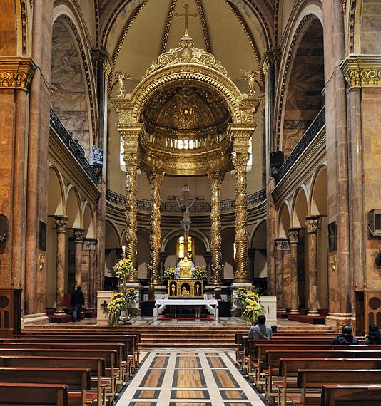 The Neo-Baroque ciborium in the Catedral Nueva, Cuenca, Ecuador