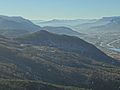 Picoustau, à Curbans, nord de la commune, vu de la route d'Urtis (971 m)