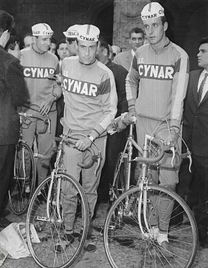 Cynar cycling team 1963.jpg