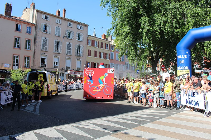 File:Départ 8e étape Tour France 2019 2019-07-13 Mâcon 69.jpg