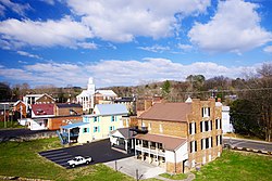 Dandridge Town Hall (Vordergrund) und Jefferson County Courthouse (Hintergrund)