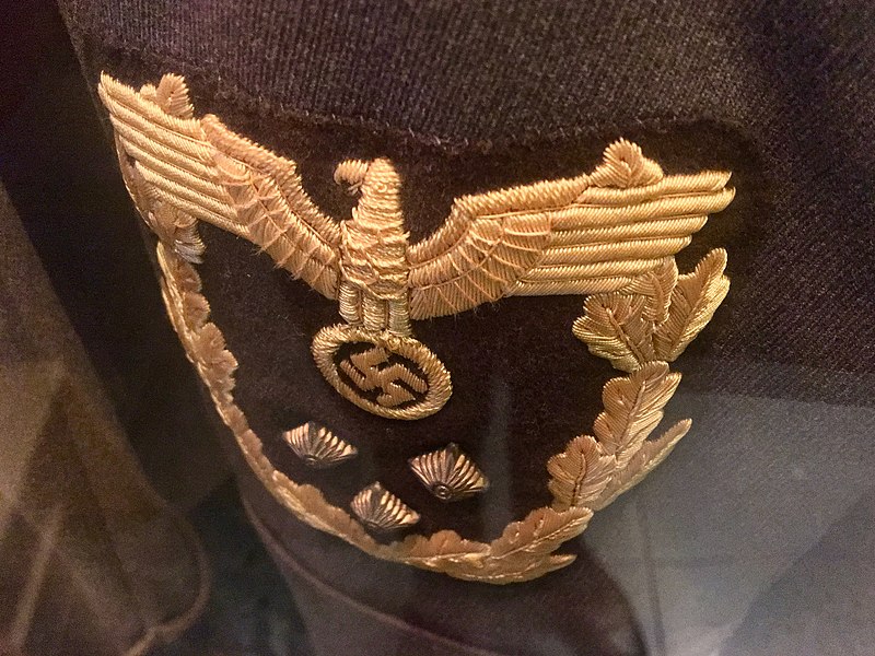 File:Deutsches Historisches Museum 2019-10-13 lowres Nazi Germany uniform tunic sleeves insignia Dienstrock eines Hauptabteilungsleiters des Diplomatischen Korps eagle 3765.jpg